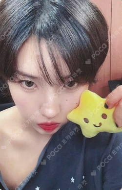 We are MAKESTAR SOYEON photocard image