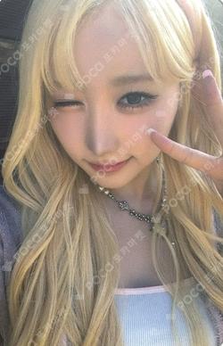 &Our Vibe fromm store MEI photocard image