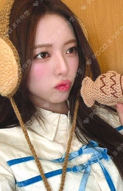 ITZY YUNA photocard image