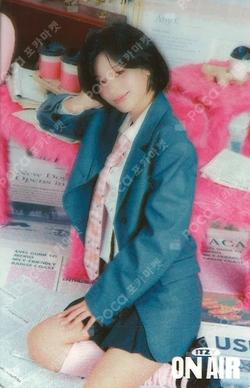 ITZY YEJI photocard image