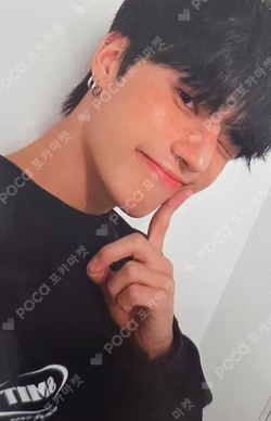 ATEEZ X WONDERWALL WOOYOUNG photocard image