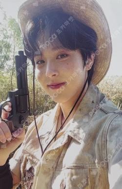 2022 SEASON’S GREETINGS GIUK photocard image