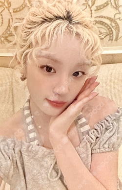 We are POPMERCH YUQI photocard image