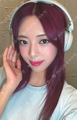 ITZY YUNA photocard image