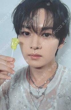 GIANT Standard Edition LEE KNOW photocard image