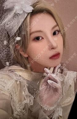 Fe3O4: STICK OUT YIZHIYU BAE photocard image