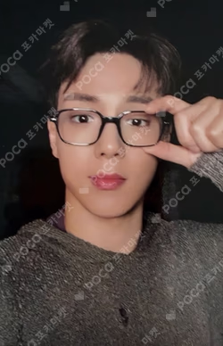 Unfold International Exclusive SHOWNU photocard image