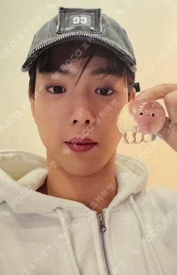 Unfold hello82 POP-UP Exclusive SHOWNU photocard image