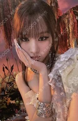 Who is she Awe Ver. NATTY photocard image