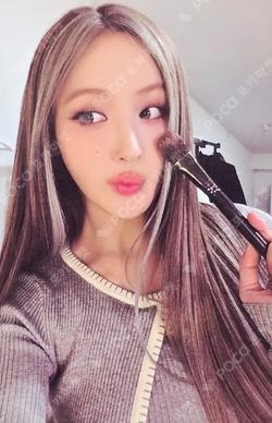 Who is she Who Ver. BELLE photocard image