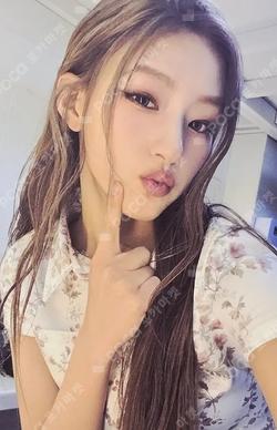 Who is she Who Ver. HANEUL photocard image