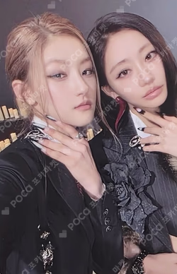 Who is she Awe Ver. Unit photocard image