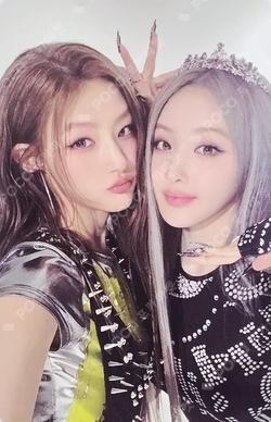 Who is she Who Ver. Unit photocard image