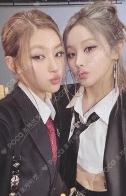 Who is she Awe Ver. Unit photocard image