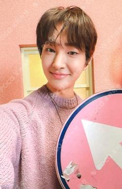 SHINee ONEW photocard image