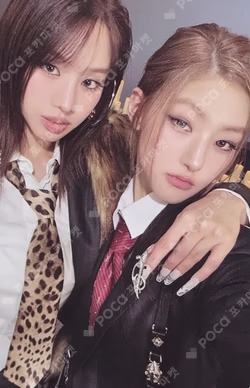 Who is she Awe Ver. Unit photocard image