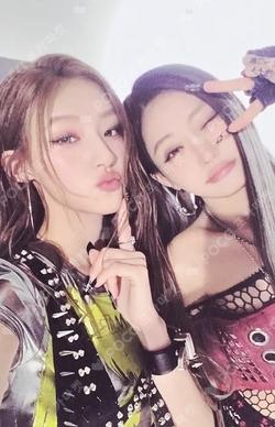 Who is she Who Ver. Unit photocard image