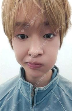 TOUGH LOVE MAKESTAR ONEW photocard image