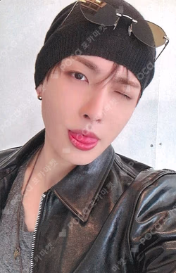 GOLDEN HOUR : Part.3 POP-UP PHOTOCARD HOLDER KEYRING