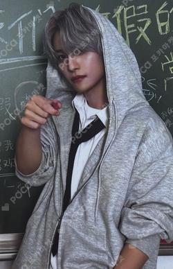 2026 SEASON'S GREETINGS RANDOM TRADING CARD SET B ver. YANGYANG photocard image