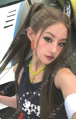Who is she Awe Ver.