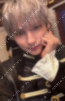 7TH YEAR: A Moment of Stillness in the Thorns THORN Ver. SHOWCASE LIVE WEVERSE HUENINGKAI photocard image