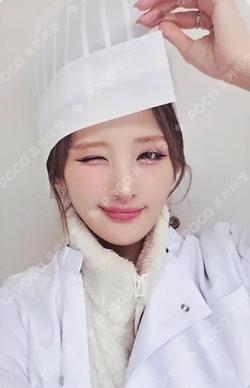 Who is she OFFLINE CAFE EVENT BELLE photocard image