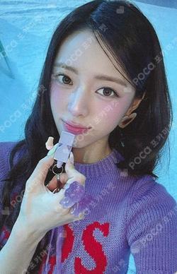 ITZY YUNA photocard image