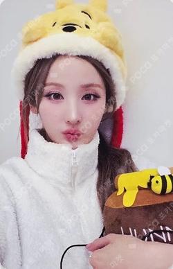 Who is she APPLEMUSIC LUCKY DRAW BELLE photocard image