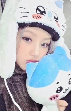 Who is she APPLEMUSIC LUCKY DRAW HANEUL photocard image