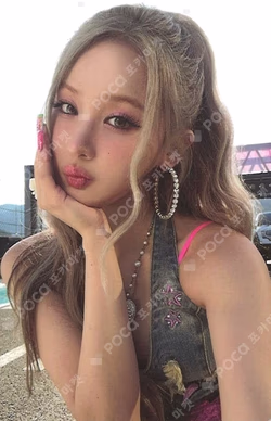 Who is she Awe Ver. BELLE photocard image