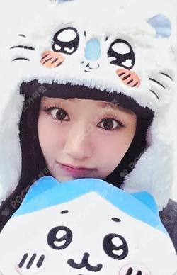 Who is she APPLEMUSIC LUCKY DRAW JULIE photocard image