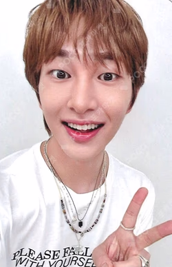 SHINee ONEW photocard image