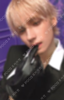 7TH YEAR: A Moment of Stillness in the Thorns BROADCAST HUENINGKAI photocard image