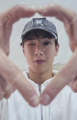 Unfold Vinyl Exclusive SHOWNU photocard image