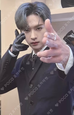 Stray Kids LEE KNOW photocard image