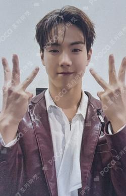 Unfold hello82 POP-UP Exclusive SHOWNU photocard image