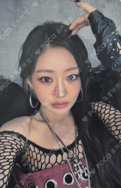 Who is she WHOSFAN JULIE photocard image