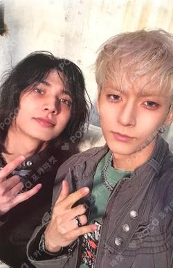 DEAD AND Photobook ver. Boy in Chic ver. Unit photocard image