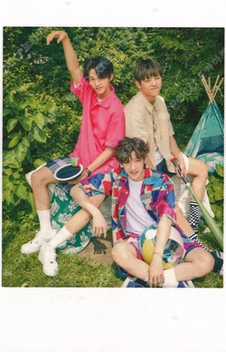 UNVEIL [Op.02 : I am WHO] POLAROID PHOTOCARD SET Unit photocard image