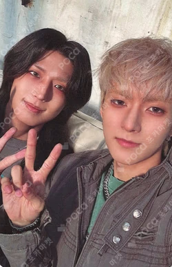 DEAD AND Photobook ver. Boy in Chic ver. Unit photocard image