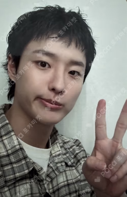 Archive. 1 SOUND WAVE LUCKY DRAW WOODZ photocard image