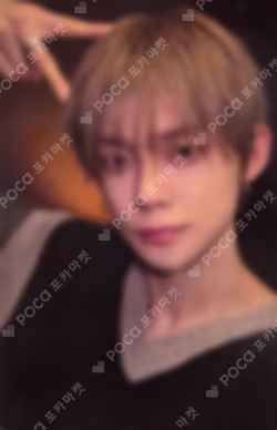 7TH YEAR: A Moment of Stillness in the Thorns WEVERSE LUCKY DRAW YEONJUN photocard image