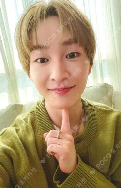 SHINee ONEW photocard image