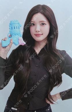 Hearts2Hearts YUHA photocard image