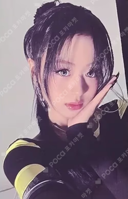 CHOOM Metallic Ver. AHYEON photocard image