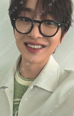SHINee WORLD VII [E.S.S.A.Y] DIGITAL CODE ver. ONEW photocard image