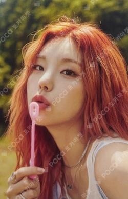 ITZY YEJI photocard image