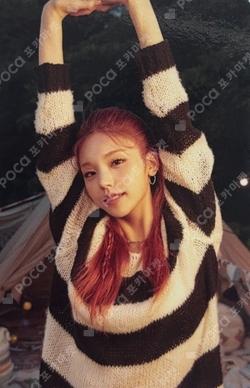 2022 SEASON'S GREETINGS [BEST FRIENDS FOREVER] TRADING CARD & STICKER SET YEJI photocard image