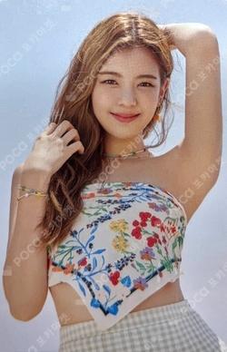 ITZY LIA photocard image